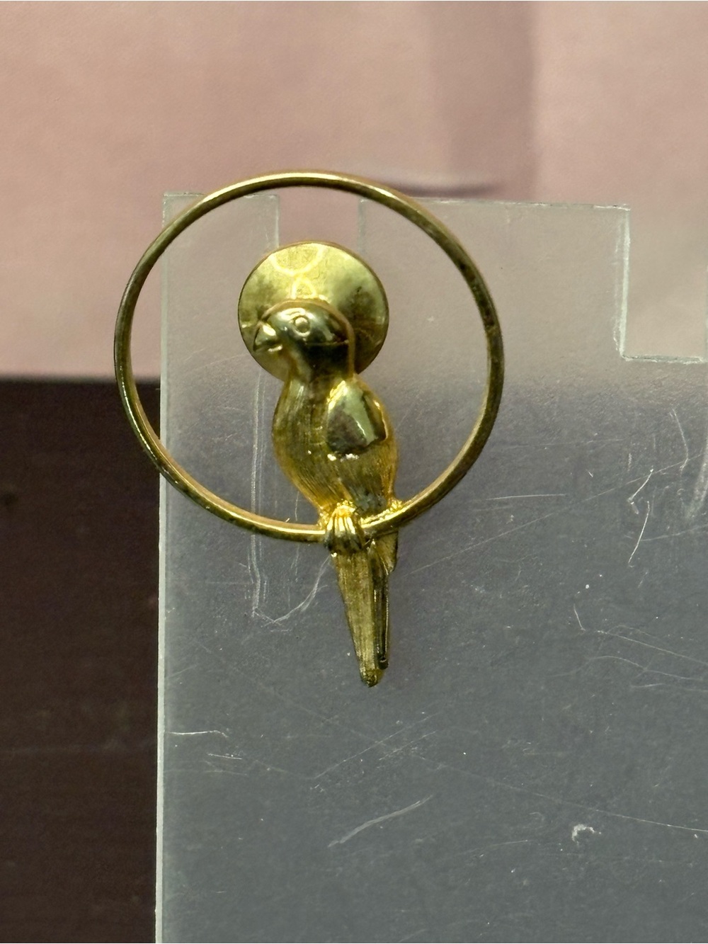 Vintage 80’s Avon gold tone pin brooch small parrot perched on hoop. EUC